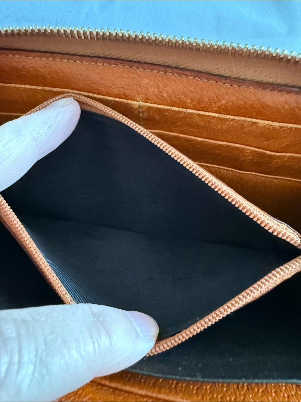 REHAB-Gucci Signature Beige & Brown GG Canvas Zip Around Wallet - Picture 4 of 10